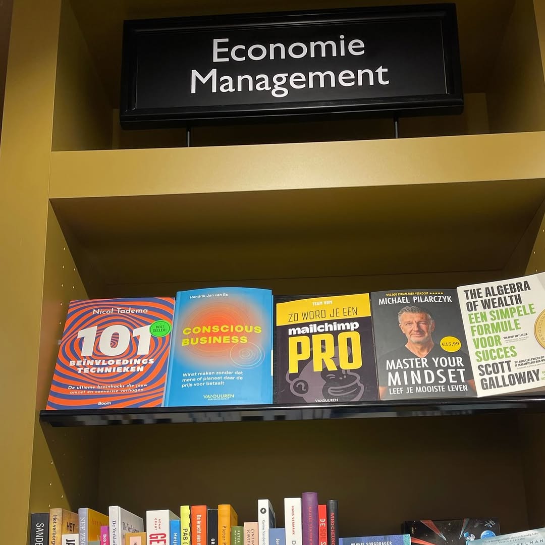 Boek gespot! 

Dit keer in Harlingen door @debelevingsexpert 

Heb jij 101 beinvloedingstechnieken al zien liggen in de winkel?

#nicol101 #ondernemen #conversie #auteur #beinvloeding #cialdini #nlp