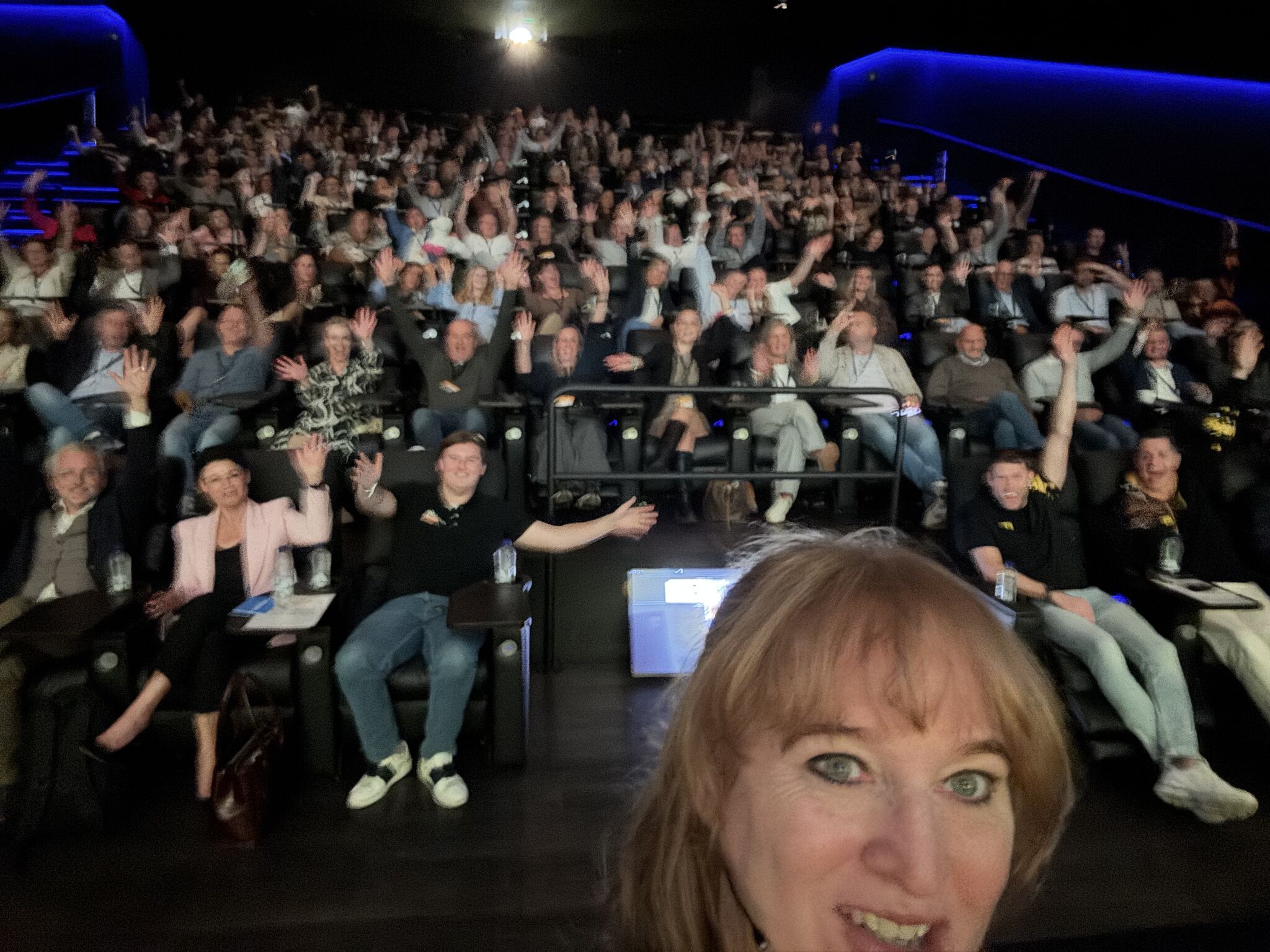 Hoorde je die knal? Het was het dak dat eraf ging in Pathé Breda. Het event Recruitment Unicorns is tot de laatste stoel aan uitverkocht!


Vanmiddag inspireren Arjan Elbers , Dirk Driessen , Niels Tukker , Roel C. Verburg  Floris van Willigen , Bodhi G. ,Maarten Westerduin , Diana Magielsen , Lars Evers , Martin Koolhoven en ikkuh 170 recruitmentprofessionals . 

Alle aanwezigen maken kans op meerdere heule-heule-heule grote prijzen.

En sowieso gaat iedereen aan het eind van deze middag naar huis met:

🍿 popcorn
👜 een bomvolle goodiebag
💡 een bak aan inspiratie

Denk je nu: s𝘩𝘰𝘰𝘵, 𝘥𝘢𝘵 𝘸𝘪𝘭 𝘪𝘬 𝘰𝘰𝘬? Kan gewoon.

Er zijn nog een handjevol tickets voor het event in Zwolle én tickets voor Amsterdam. Zie je daar!

#unicornsbreda #nicol101