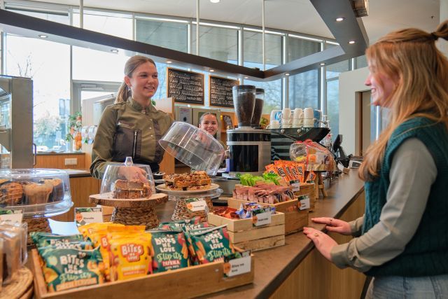 Gezocht: enthousiaste vakantiekrachten. Waardevol werk, binnen een bijzondere organisatie. Wie ken jij die deze zomer werkervaring op wil doen? 
#WerkenbijCatharina
#Catharinaziekenhuis