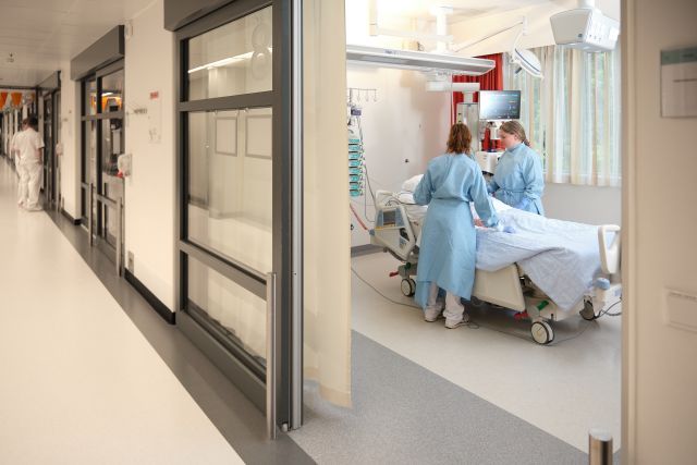 👩‍⚕️✨ Werken op het scherpst van de snede? Als 𝗣𝗵𝘆𝘀𝗶𝗰𝗶𝗮𝗻 𝗔𝘀𝘀𝗶𝘀𝘁𝗮𝗻𝘁 op onze 𝗜𝗻𝘁𝗲𝗻𝘀𝗶𝘃𝗲 𝗖𝗮𝗿𝗲 draai je volop mee in een hecht team van PA’s, A(N)IOS en intensivisten. 
Je krijgt veel verantwoordelijkheid en het werk is onvoorspelbaar. Verder is de functie van PA op onze Intensive Care geworteld en staat als een huis.

👉 Parttime of fulltime? Jij kiest. Wij zorgen voor de rest. 
🔎 Meer weten of meteen solliciteren: https://lnkd.in/e8zyHn8S

#werkenbijcatharina #catharinaziekenhuis #eindhoven #physicianassistant #acutezorg 
