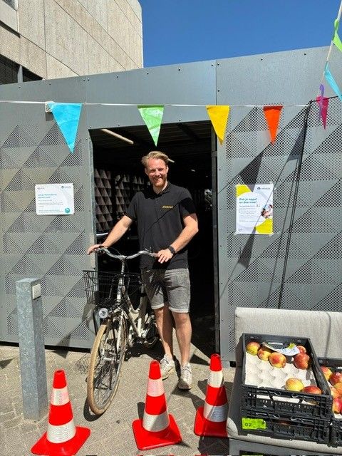 Bij het Catharina Ziekenhuis stimuleren we duurzame én vitale keuzes. Daarom trappen we vandaag af met meerdere initiatieven vanuit Catharina Vitaal:

✅ De start van de fiets- en wandelchallenge SJEES
✅ Een gratis fietscheck voor medewerkers
✅ En: de nieuwe fietslease-regeling is live! De informatiepagina voor medewerkers staat vanaf vandaag online – meer hierover volgt binnenkort.

🌞 Met dit mooie weer is er geen beter moment om in beweging te komen! 

#werkenbijcatharina #catharinaziekenhuis #fietsnaarjewerkdag #sjees