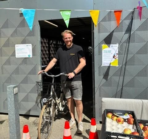 Bij het Catharina Ziekenhuis stimuleren we duurzame én vitale keuzes. Daarom trappen we vandaag af met meerdere initiatieven vanuit Catharina Vitaal:

✅ De start van de fiets- en wandelchallenge SJEES
✅ Een gratis fietscheck voor medewerkers
✅ En: de nieuwe fietslease-regeling is live! De informatiepagina voor medewerkers staat vanaf vandaag online – meer hierover volgt binnenkort.

🌞 Met dit mooie weer is er geen beter moment om in beweging te komen! 

#werkenbijcatharina #catharinaziekenhuis #fietsnaarjewerkdag #sjees
