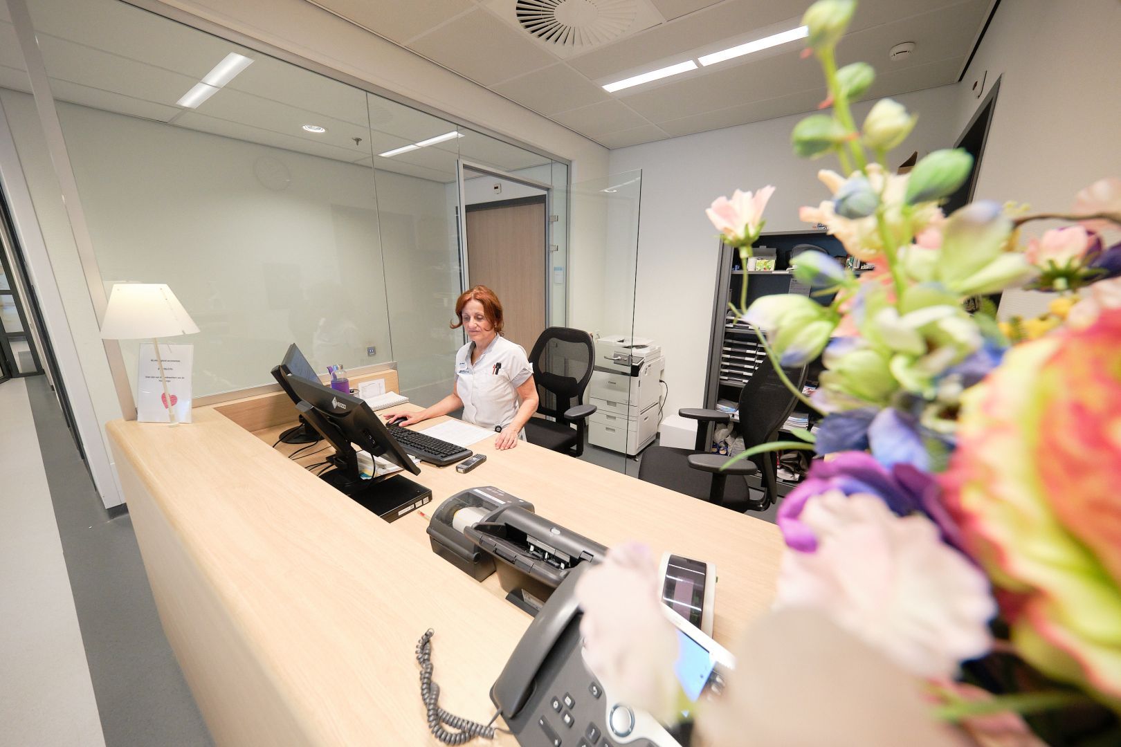 𝗢𝗽 𝘇𝗼𝗲𝗸 𝗻𝗮𝗮𝗿 𝘄𝗲𝗿𝗸 𝗱𝗮𝘁 𝗲𝗰𝗵𝘁 𝗯𝗶𝗷 𝗷𝗲 𝗹𝗲𝘃𝗲𝗻 𝗽𝗮𝘀𝘁?
Bij het Flexbureau van het Catharina Ziekenhuis kun je als secretaresse of polikliniekassistent aan de slag met een 0-uren contract. En dat heeft zeker ook voordelen!

✅ Geef aan welke dag je wilt vrijhouden om te sporten of dat je een weekendje weg gepland hebt
✅ Bespreek je roosterwensen gewoon in het sollicitatiegesprek
✅ Je krijgt de tijd om te leren én je wordt gewaardeerd als extra hulp op de afdeling

💬 “Ik wilde meer flexibiliteit door mijn privésituatie. Die ruimte krijg ik hier. Ik werk nu op de polikliniek longgeneeskunde met een fijn team, waar ik me echt welkom voel.” – Cindy, via het Flexbureau

𝗡𝗶𝗲𝘂𝘄𝘀𝗴𝗶𝗲𝗿𝗶𝗴 𝗴𝗲𝘄𝗼𝗿𝗱𝗲𝗻?
Laat je verrassen door de mogelijkheden van flexibel werken in het ziekenhuis. Misschien is dit jouw eerste stap binnen het Catharina Ziekenhuis!

👉 𝗕𝗲𝗸𝗶𝗷𝗸 𝗱𝗲 𝘃𝗮𝗰𝗮𝘁𝘂𝗿𝗲: https://lnkd.in/ez2W7G4K

#werkenbijcatharina #catharinaziekenhuis #eindhoven