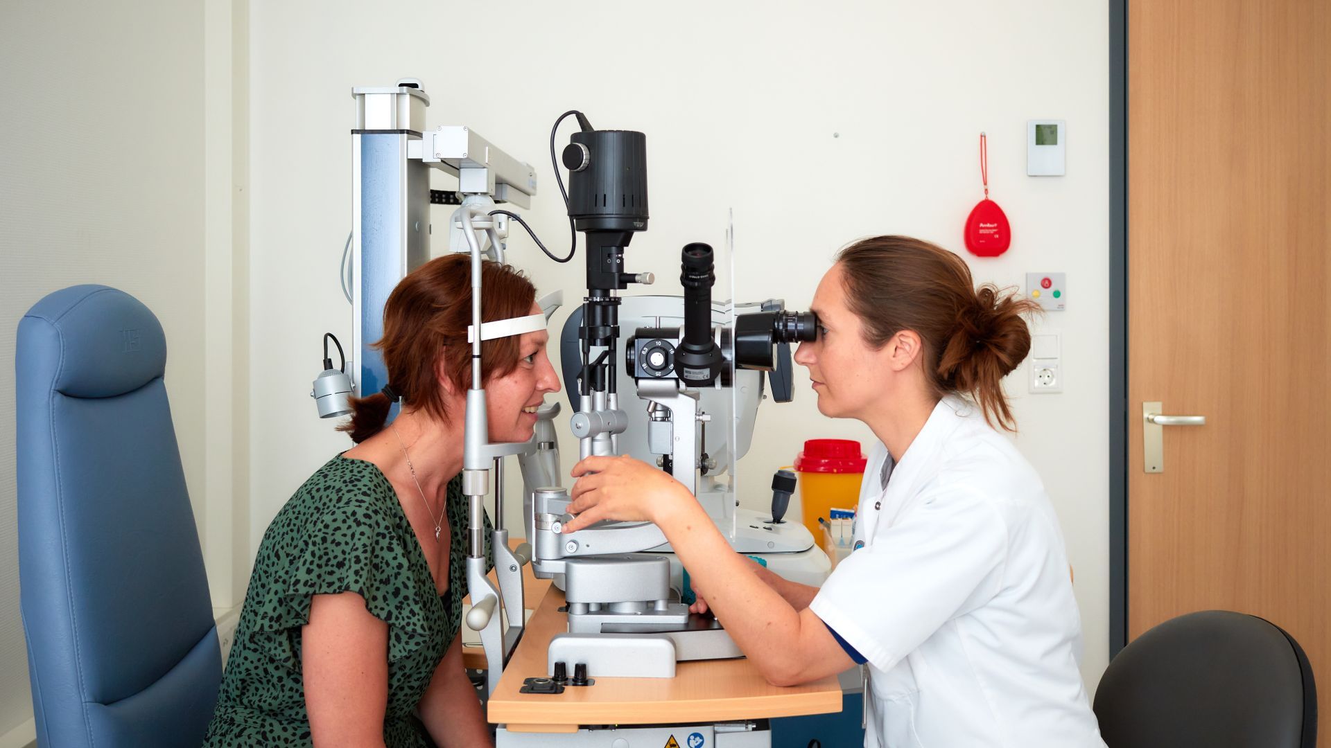 👁️ 𝗛𝗲𝗯 𝗷𝗶𝗷 𝗼𝗼𝗴 𝘃𝗼𝗼𝗿 𝗹𝗲𝗶𝗱𝗲𝗿𝘀𝗰𝗵𝗮𝗽?
De polikliniek Oogheelkunde van het Catharina Ziekenhuis zoekt een teamleider (32 uur) die het overzicht houdt én vooruit kijkt. Je stuurt een deskundig team aan en werkt mee aan innovatieve zorgprojecten.

📍 Eindhoven
📅 Solliciteer vóór 21 juli
👉 Bekijk de vacature: https://lnkd.in/dNstgzPj

#zorgbaan #teamleider #oogheelkunde #werkenbijcatharina #eindhoven