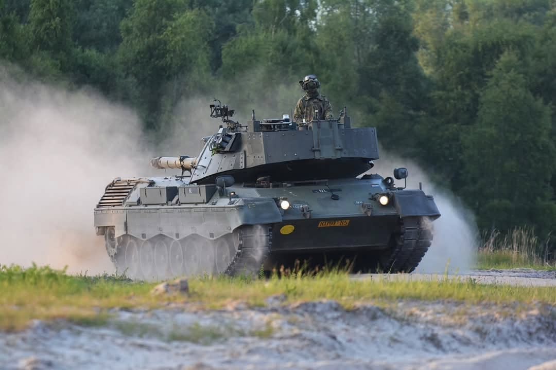 Falcon Spring at training area De Haar at Assen (The Netherlands)

#leopard1tank #leopardmainbattletank #ot64 #ot64skot #gepardtank #amxvci #dafyp408 #ypr765 #m577
#dutchpower #dutcharmy #dutchdefence #dutcharmy🇳🇱 #dutchmilitary #dutchmilitaryvehicles #koninklijkelandmacht #werkenbijdefensie #pantsers #pantsergenie #landmacht #militaryspotters #military_glory #militaryvehicle #military_beautiful_picture #militarytechnology #militarymuscl #militaryphotographer #militaryexercises #militarymuscle #armytech

@stichting_mobiele_artillerie