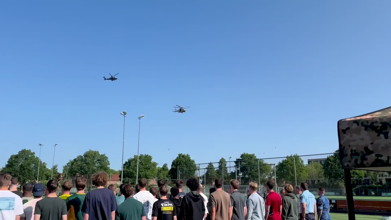 Vandaag meeloopdag Defensie in Purmerend. De kandidaten ervaren een dag als militair en maken kennis met Airpower! 

Evenement vind plaats bij v.v. Wherevogels en de static show is voor iedereen toegankelijk dus ben je in de buurt? Kom gezellig langs!

#VisualiserenisRealiseren #DefensieWiri #DCPL #recruitment #studiedeal #veva #defensie #werkenbijdefensie #tijdvoordefensie #regiowest