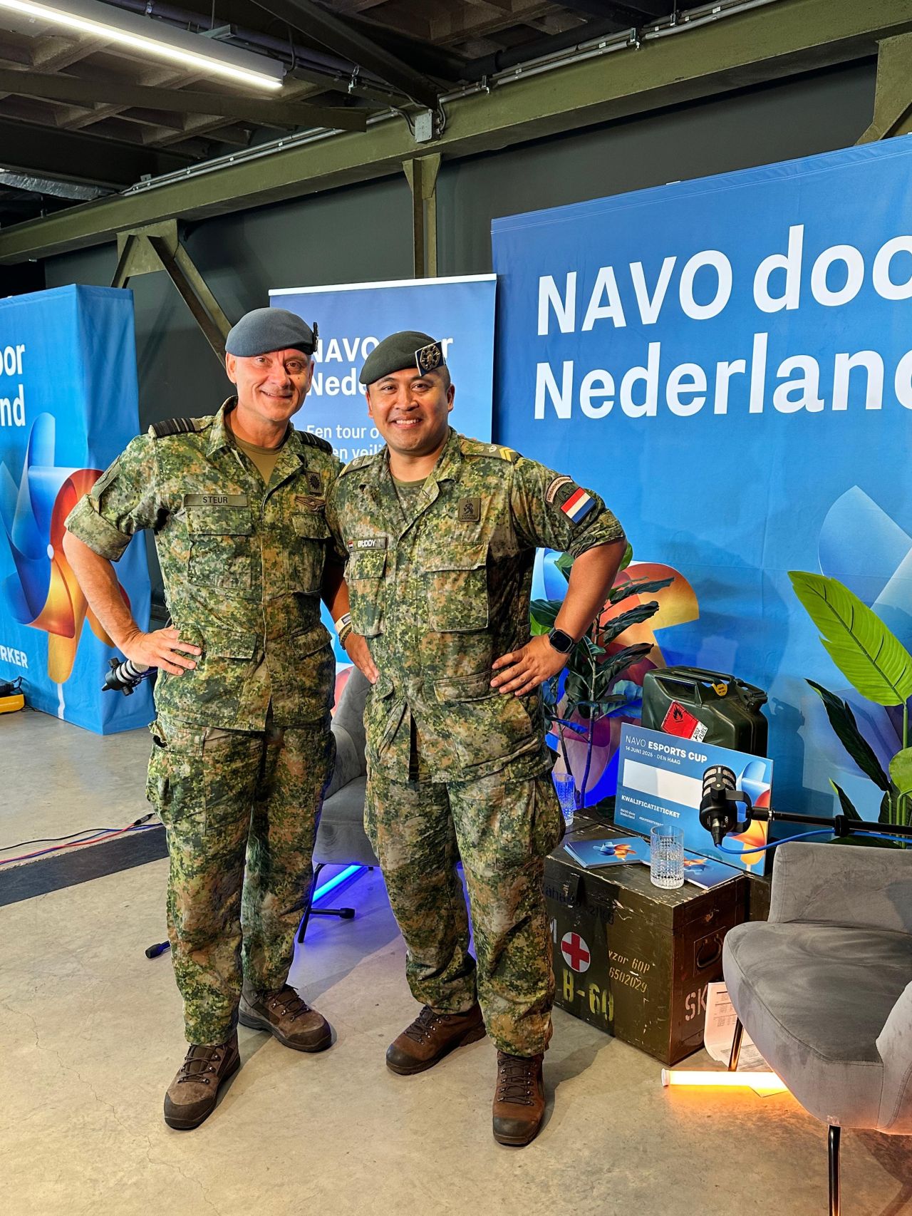Morgen organiseren wij de finale van de NAVO Esports Cup in Den Haag. Dit is een onderdeel van het reizend programma NAVO door Nederland, langs diverse Nederlandse steden. Tijdens de tour kunnen Nederlanders in gesprek gaan met militairen en politici over nationale en internationale veiligheid. Vorige week in Utrecht hadden wij de Commandant der Luchtstrijdkrachten Luitenant-Generaal André Steur en prof.dr.ir. Roy Lindelauf als gasten.

Wie wij morgen als gasten hebben blijft voor nu nog een “geheim”. Kijk morgen vanaf 09:30 uur naar https://lnkd.in/d99V3A4 en kom er achter wie zij zijn. Vergeet niet dat je hun via de chat al je vragen kunt stellen. Ik ben één van de moderators in de chat en zal denk ik ook nog een “live” verslag doen betreft de finales. 

[Alt-tekst in foto]

#defensie #dosco #clas #dcpl #werkenbijclas #koninklijkelandmacht #landmacht #werkenbijdefensie #buddybijdefensie #buddy #verbindingdienst #verbindelaar #defensieinclusief #diversiteit #inclusie #esportsdefensie #navo #samensterker