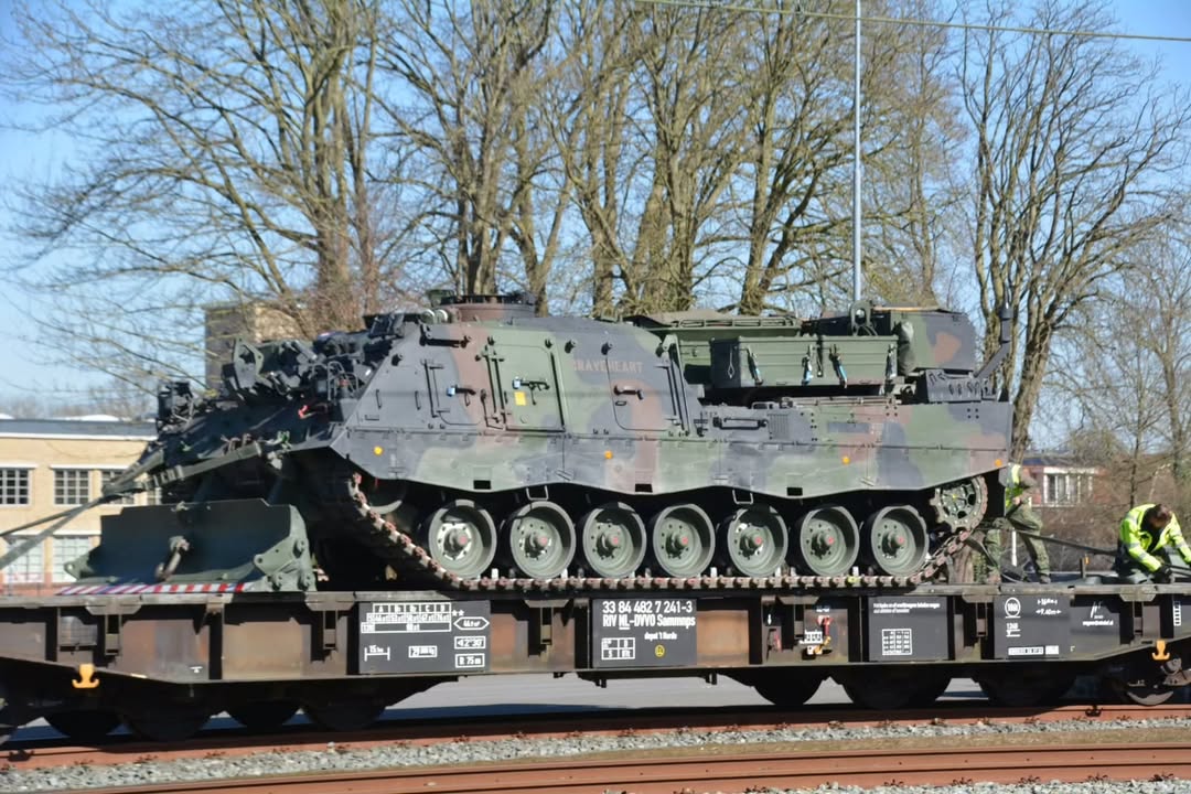 Dutch army traintransport at Steenwijk (The Netherlands) march 2025.

#dutchpower #dutcharmy #dutchdefence #dutcharmy🇳🇱 #dutchmilitary #dutchmilitaryvehicles #koninklijkelandmacht #werkenbijdefensie #pantsers #pantsergenie #landmacht #militaryspotters #military_glory #militaryvehicle #military_beautiful_picture #militarytechnology #militarymuscl #militaryphotographer #militaryexercises #militarymuscle #armytech #cv90 #daf #daftrucks #iveco #ivecotrucks #boxer