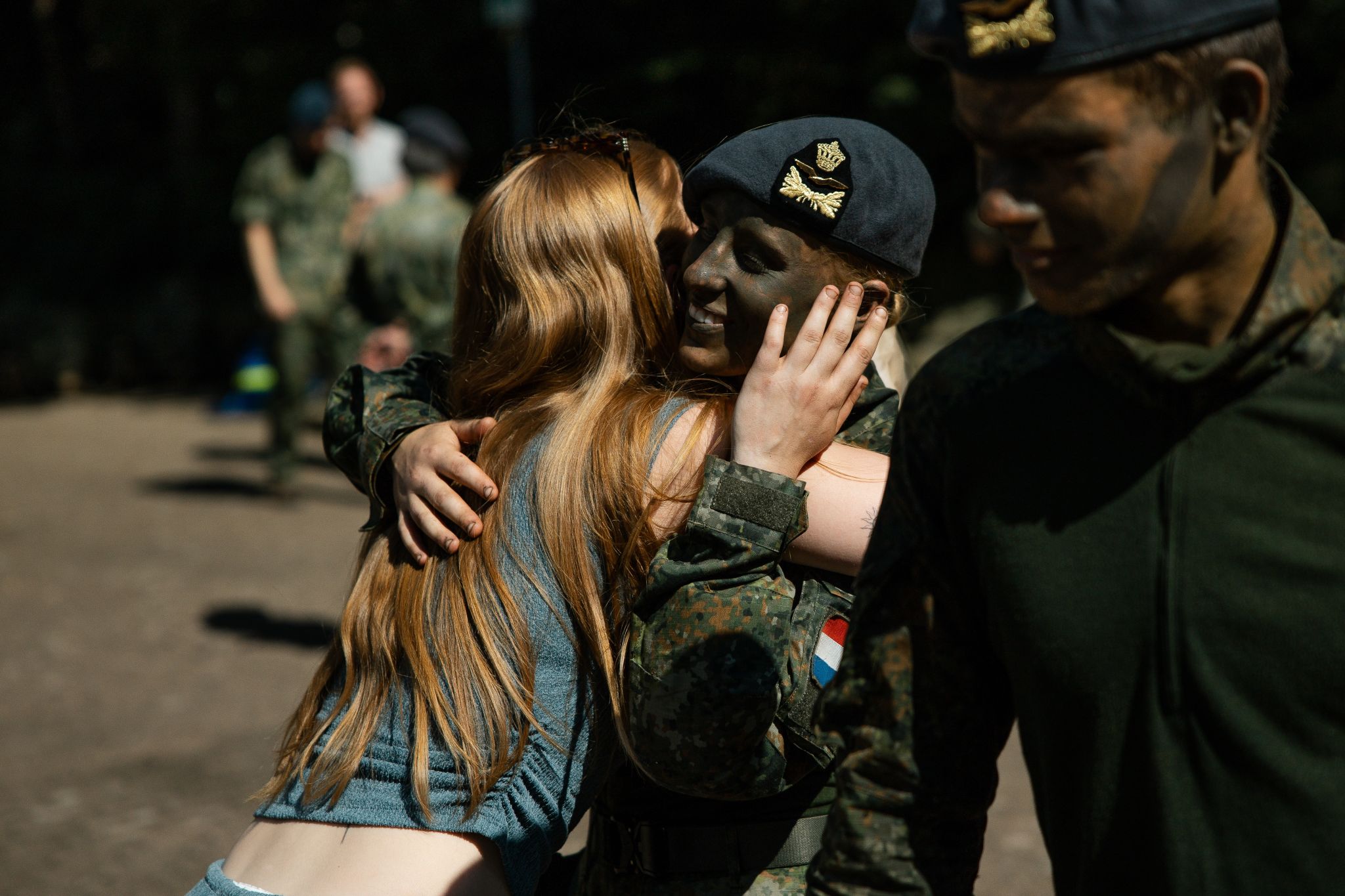 En daarmee gaat het tweede deel voor de eerste groep Dienjaarmilitairen van lichting 2025-02 van start: 9 maanden meewerken binnen afdelingen van het CLRS! 

Tegelijkertijd worden er klikgesprekken gevoerd met de Dienjaar kandidaten voor lichting 2025-03 op het ASC (Air Support Command), is lichting 2025-01 druk aan het werk en aan het oriënteren, en stromen de laatste militairen uit lichting 2024-01 door naar een plek als beroepsmilitair. 

Stap voor stap landt Dienjaar nog meer binnen de Luchtmacht en verwelkomen we steeds meer enthousiaste collega’s! 
#dienjaar #werkenbijdefensie