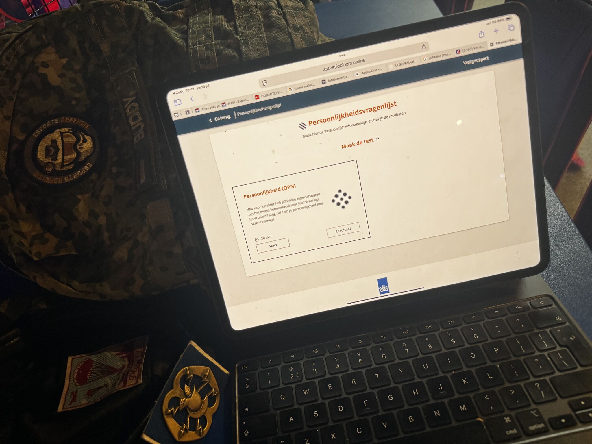 Gisteren een persoonlijkheidsvragenlijst (PVL) gemaak betreft een cursus die ik vandaag ga volgen in Amsterdam. Jezelf beter leren kennen zodat je je werk als recruiter beter kunt doen. Ben benieuwd!

[Alt-tekst in foto]

#defensie #dosco #clas #dcpl #werkenbijclas #koninklijkelandmacht #landmacht #werkenbijdefensie #buddybijdefensie #buddy #verbindingdienst #verbindelaar #defensieinclusief #diversiteit #inclusie