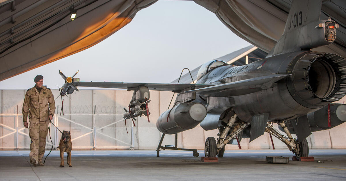 Altijd al benieuwd naar een baan op hoog niveau? Meld je dan aan voor de Online Voorlichting van de Luchtmacht!

Of je nu droomt van een baan als technicus, vlieger, ICT’er, logistiek medewerker of in de zorg – bij de Luchtmacht kun je alle kanten op. En het mooie? Je hoeft de deur niet uit om erachter te komen of het bij je past!

📅 Data & tijdstippen:
 🔹 Dinsdag 22 juli 2025 – 10:30 tot 12:00
 🔹 Dinsdag 5 augustus 2025 – 18:30 tot 20:00
 📍 Locatie: Online (gewoon vanuit huis!)

🎯 Wat kun je verwachten?
  Info over functies, toelatingseisen en het sollicitatieproces
  Stel al je vragen live aan een luchtmacht-recruiter
 Ontdek of een carrière bij de luchtmacht bij jou past

Ben je tussen de 14 en 35 jaar en heb je (minimaal) een VMBO Basis diploma? Dan is dit jouw kans om kennis te maken met één van de meest veelzijdige werkgevers van Nederland.

👉 Meld je aan via: https://lnkd.in/e9Vc2UQA 

📢 Tip: Deel deze post met iemand die interesse heeft in Defensie of een carrière switch overweegt!

#luchtmacht #werkenbijdefensie #onlinevoorlichting #defensiecarrière #jongtalent #techniek #ict #zorg #logistiek #vlieger #baanmetimpact