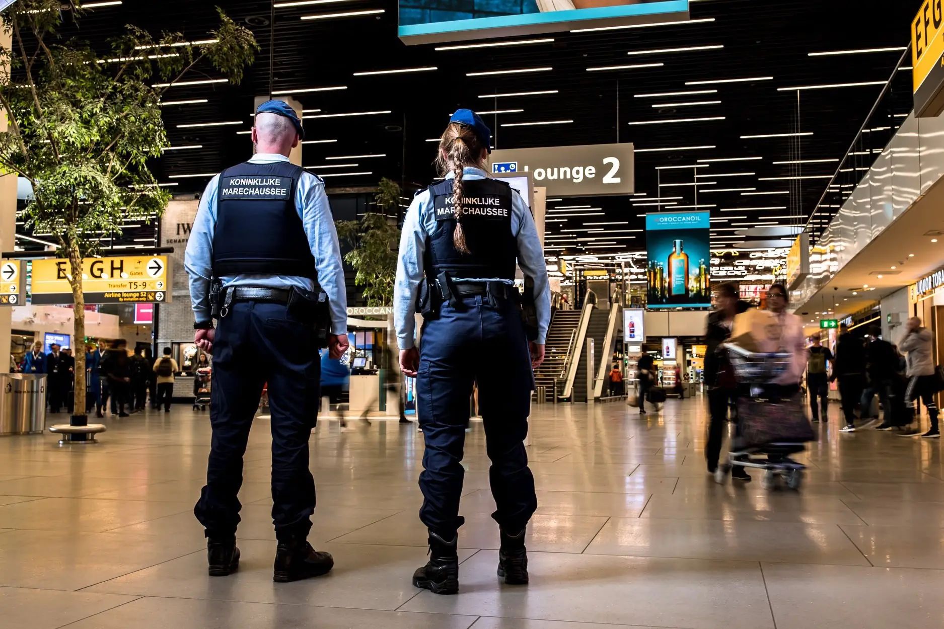 Reminder Vacature alert Koninklijke Marechaussee!

De volgende vacatures: Marechaussee Beveiliger, Marechaussee Wachtmeester en Marechaussee Officier zijn vandaag woensdag 27-08-2025 vanaf 09:00 uur via https://lnkd.in/g7p9pHrf opengesteld. Hou rekening mee dat vol is vol! Heel veel succes!

[Alt-tekst in foto]

#defensie #dosco #clas #dcpl #werkenbijclas #koninklijkelandmacht #landmacht #werkenbijdefensie #buddybijdefensie #buddy #verbindingdienst #verbindelaar #defensieinclusief #diversiteit #inclusie
