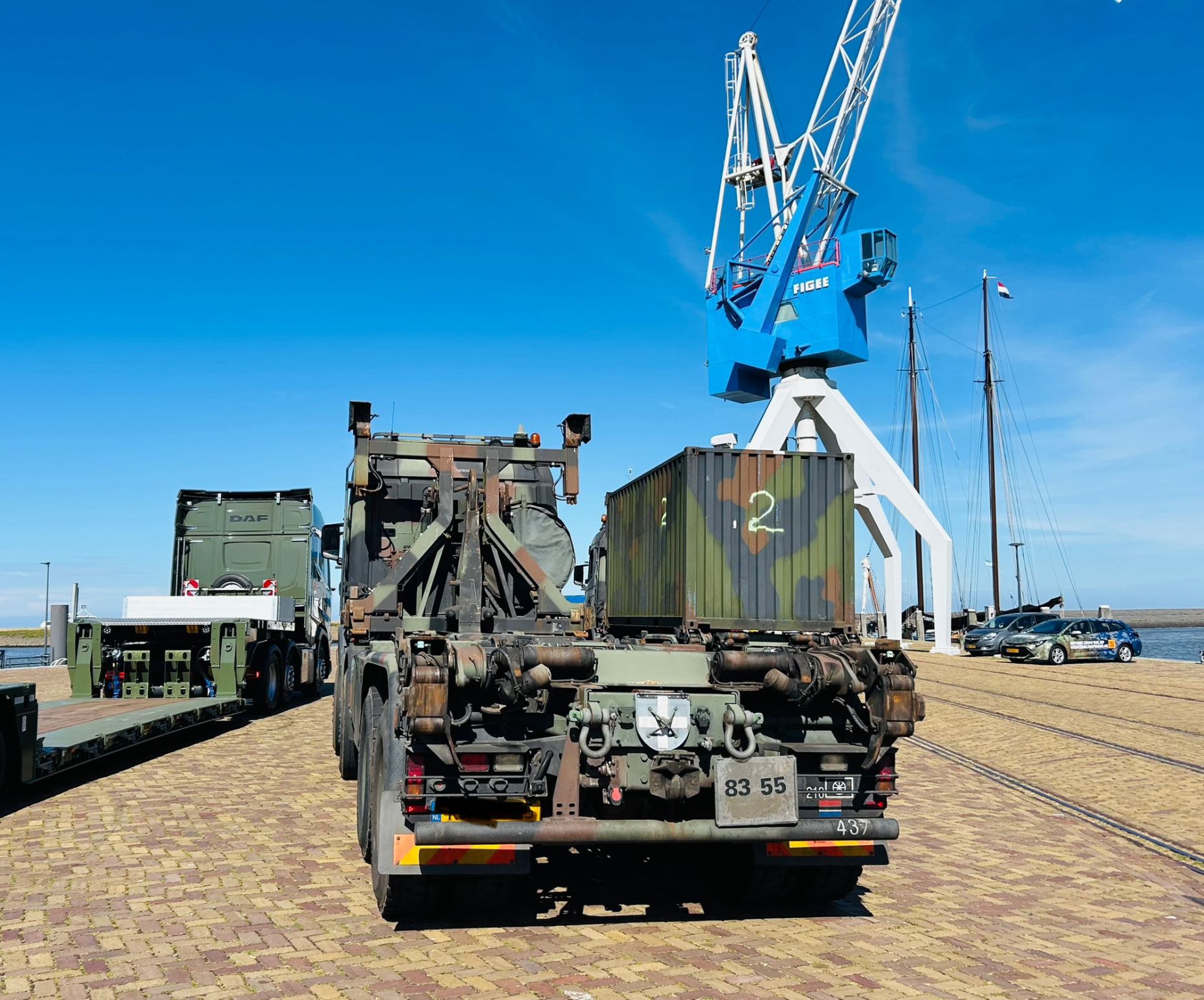 Vandaag de opbouw van het overheidsplein op de Willemshaven voor de Harlingen Visserijdagen 💪🏽! Kom beleven en vragen stellen aan onze militairen over hoe het is om te werken bij Defensie! Morgen/Zaterdag 30 augustus zijn we er een hele dag voor jou! 🫡

#werkenbijdefensie