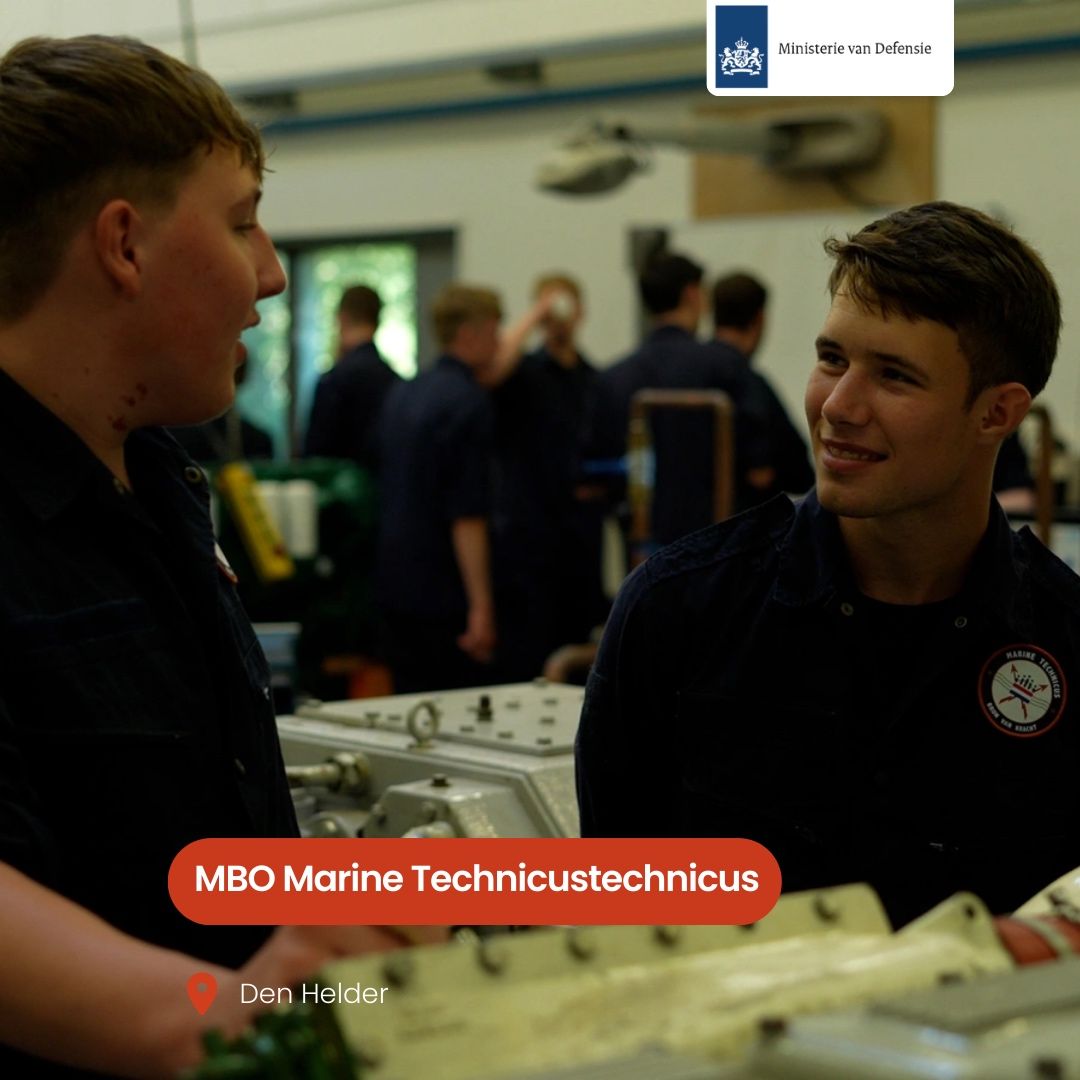 𝗢𝗽𝗹𝗲𝗶𝗱𝗶𝗻𝗴: 𝗠𝗮𝗿𝗶𝗻𝗲 𝗧𝗲𝗰𝗵𝗻𝗶𝗰𝘂𝘀 (𝗠𝗕𝗢 𝗻𝗶𝘃𝗲𝗮𝘂 𝟰) 𝗯𝗶𝗷 Ministerie van Defensie 

Zoek jij een opleiding die verder gaat dan de standaard MBO-route? 

Als Marine Technicus bij Defensie leer je werken met de nieuwste scheepstechnologie én ga je de wereld over met de Koninklijke Marine.

Je combineert theorie met praktijk: van machinekamers tot elektrische systemen en motoren, je leert alles door het echt te doen. 

Tijdens je opleiding verdien je al salaris, bouw je aan teamwork onder druk en werk je op unieke plekken – soms zelfs in het buitenland.

𝗪𝗮𝗮𝗿𝗼𝗺 𝗸𝗶𝗲𝘇𝗲𝗻 𝘃𝗼𝗼𝗿 𝗱𝗲𝘇𝗲 𝗼𝗽𝗹𝗲𝗶𝗱𝗶𝗻𝗴?
🔹 Direct aan de slag in de praktijk.
🔹 Avontuur en reizen horen erbij.
🔹 Je verdient tijdens je studie.
🔹 Na je diploma heb je volop kansen, binnen én buiten Defensie.

Ben jij klaar voor techniek met een flinke dosis avontuur? 

Ontdek de opleiding Marine Technicus bij Defensie en meld je aan voor een open dag!

#defensie #koninklijkemarine⚓️ #marinetechnicus #MBOopleiding #MBOniveau4 #techniek #technischeopleiding #werkenbijdefensie #scheepstechniek #elektrotechniek