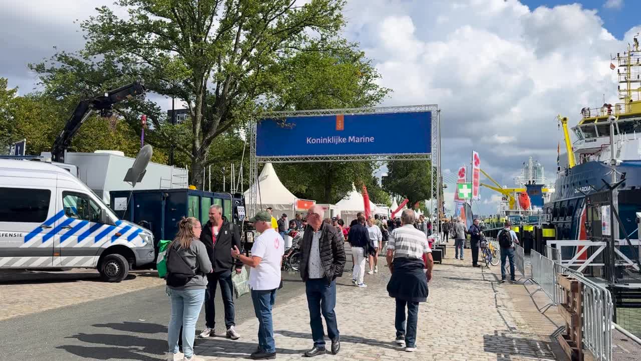 Wereldhavendagen Rotterdam 2025

Ben je van plan om de Wereldhavendagen te bezoeken? Vergeet dan niet bij mij langs te komen!

#defensie #dosco #clas #dcpl #werkenbijclas #koninklijkelandmacht #landmacht #werkenbijdefensie #buddybijdefensie #buddy #verbindingdienst #verbindelaar #defensieinclusief #diversiteit #inclusie