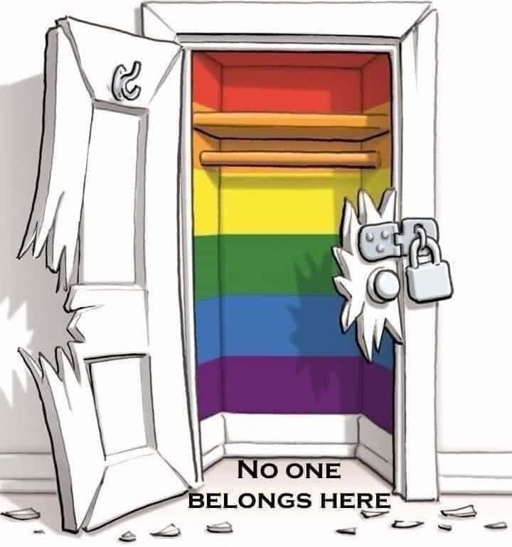 Coming Out Day 2025

No one belongs in the closet. But if you're safer inside, I’ll guard the door. If you ever need someone safe to come out to, I’m here. No judgment, just support and love. If your family doesn’t support you, you are part of my family now. 

In 2009 stelde de toenmalige minister van Onderwijs Cultuur en Wetenschappen Ronald Plasterk Nationale Coming Out Dag in, om daarmee de sociale acceptatie van LHBTI’s te bevorderen. Daarmee werd aangesloten op de viering in andere landen, vooral in Noord-Amerika. Het is dus een officiële door de Nederlandse regering ingestelde themadag.

Vanaf 2015 wordt er geen landelijk thema meer bepaald door COC Nederland. De dag staat inmiddels goed op de kalender en ook bleek het soms lastig voor organisaties en instellingen om aan te haken bij een al te specialistisch thema. Nu is er meer ruimte voor regionale en lokale initiatieven om zelf invulling te geven aan deze dag.

Hang de vlag uit

Het ministerie van OCW roept ministeries, provinciale en gemeentelijke overheden op om Nationale Coming Out Dag de regenboogvlag uit te hangen. Ook Nederlandse ambassades in het buitenland doen vaak mee. Nationale Coming Out Dag valt officieel op 11 oktober. Bij overheidsgebouwen wordt in de regel in het weekend niet de vlag uitgehangen. Als deze dag in een weekend valt, dan wordt de regenboogvlag op de vrijdag of maandag uitgehangen. Dat geldt ook voor scholen die in het weekend gesloten zijn. Andere organisaties en instellingen kunnen natuurlijk wel op 11 oktober de regenboogvlag uithangen.

[Alt-tekst in foto]

#defensie #dosco #clas #dcpl #werkenbijclas #koninklijkelandmacht #landmacht #werkenbijdefensie #buddybijdefensie #buddy #verbindingdienst #verbindelaar #defensieinclusief #diversiteit #inclusie #comingoutday #samensterker