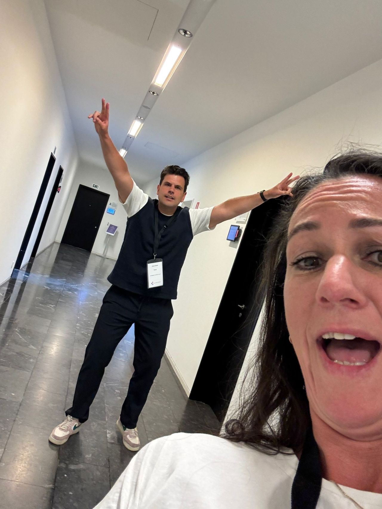 Pecha Kucha 2025: it’s a wrap ✅

Gisteren was weer mijn jaarlijkse trip om in 6 minuut 40 in België te vertellen over Employer Branding. Dit jaar specifiek over Gen Z op de arbeidsmarkt. 

Wantja, het zijn toch ‘parttime werkende, in Bali dropshippende, havermelk cappuccino drinkende mensen’..

Nou, wij zien een heel andere generatie, en daar heb ik over verteld.

Als enige Nederlander onder de sprekers in onze zaal heb ik veel toffe nieuwe dingen gehoord en nieuwe mensen leren kennen. Blijft een feestje bij Recruiters United!

Thanks voor de invite ❤️

#genz #nutzy #belgie

Fotocredits: Linda Snijders 

Teamsprekers: Dennis Van den heuvel Leen Taelman Hannelore Geldhof en Ellen Van Acker