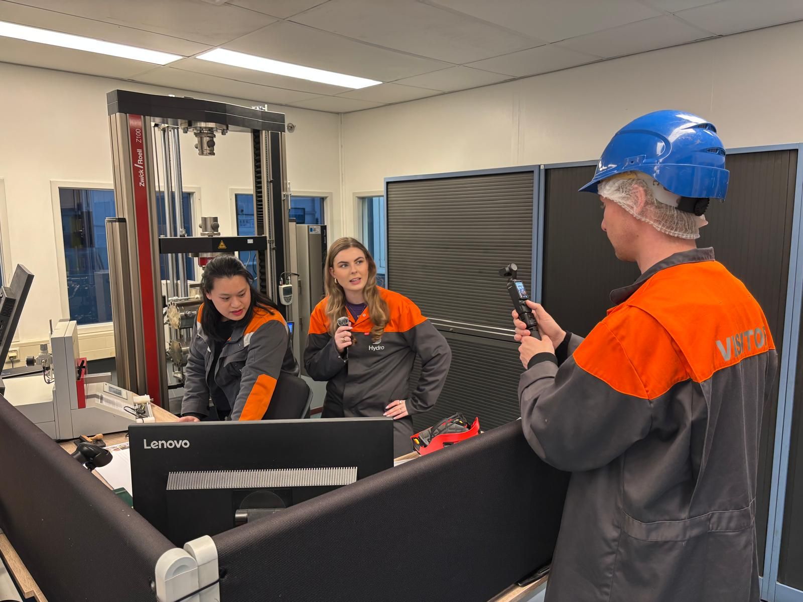 🚨 Géén stilte op de set.. en: ACTIE! 🚨 

Kijk onze creators shinen bij Norsk Hydro. Afgelopen week hebben we daar video's opgenomen om het belang van kwaliteit, PBM / veiligheid en het werk van operators op een creatieve en eigenzinnige manier te laten zien. Zo belangrijk als je zoekt naar jonge professionals.

Binnenkort te zien!

Wil je ook weten hoe je jonge mensen wel boeit met arbeidsmarktcommunicatie dan denk ik graag met je mee!

Raymond Tuerlings en collega's: dank voor de fijne begeleiding en leuke middag!

#nutzy #generaties #hetkanookzo