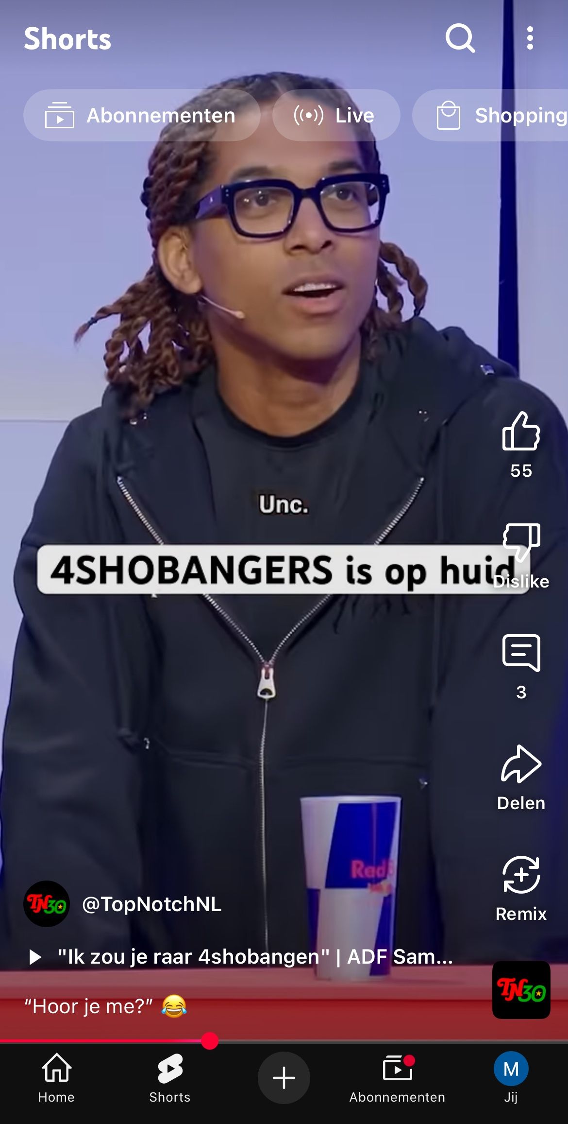 🚨Trend alert! 🚨

‘Unc’ is het nieuwe ‘ok boomer’..

Dacht je net vanaf je strandbedje helemaal bij te zijn met de Gen Z slang (niet die van Dick in Suriname) en noem je je tienerdochter Boomer als ze eindelijk iets verstandigs zegt maar nu blijkt het dat je alweer achter loopt. 

Klopt!

Zij zal je vanaf nu afwimpelen met ‘Unc’. Inderdaad: afkorting voor Uncle. Want afkorten kunnen ze he..

‘Unc’ wordt gebruikt voor iemand die nét buiten de Gen Z-mentaliteit valt. Vaak iemand die met heel veel moeite aansluiting zoekt, maar daarmee laat zien dat die er helemaal naast zit. Je voelt ‘m he?

De ontwikkeling van taal en behoefte binnen generaties en vooral in een bepaald tijdsbeeld gaat snel.

Het maken van deze post betekent waarschijnlijk dat ik zelf al voor een groot deel unc ben. Daarom werken we met jonge mensen zodat jij met jouw arbeidsmarktcommunicatie deze generaties wél kan begrijpen en bereiken. 

Begrijpen doe je via mij, bereiken via onze jonge creators, hun creativiteit en ons jobboard.

Mijn DM staat open. (Daarvan weet je wel wat dat betekent.)

#GenZ #generaties #trends #nutzy

Fotocredits: Youtube kanaal TopNotch