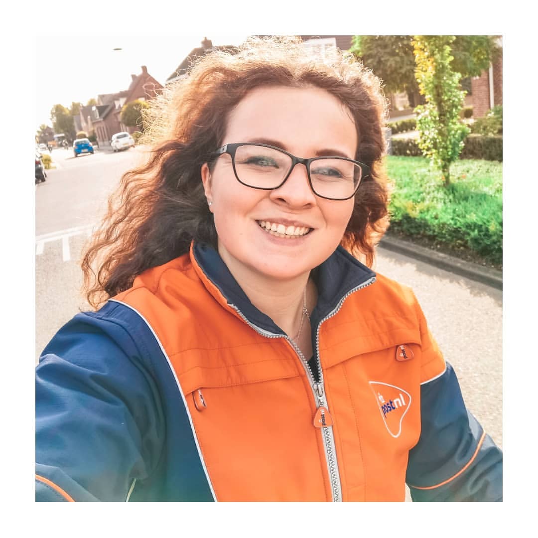 Dit blije ei heeft een ruime week vrij 🏝️ Eindelijk, na dagen van op m'n tandvlees door rennen, is het tijd voor rust! Rust, schrijven, inspiratie op doen en Genieten! Oh en jullie natuurlijk op de hoogte houden. Zoals Kenneth zou zeggen.. BYE HAVE A GREAT TIME COLLEGA'S !
.
.
.
This happy egg has over a week of freedom🏝️ Finally, after days of running, it's time for rest! Rest, writing, getting inspired and Enjoying! Oh and I will keep you updated. Like Kenneth should say.. BYE HAVE A GREAT TIME COLLEAGUES!
.
.
.
#bijzus #vrij #vakantie #postnl #postbezorger #werkenbijpostnl #rennen #bezorgen #eindelijkrust #schrijven #genieten #opvakantie #byehaveagreattime #collegas #toppers #vrijheidblijheid #happyface #vacation #mailwoman #maildelivery #gettinginspired #inspiratieopdoen #persoonlijkeblog #personalinstablog