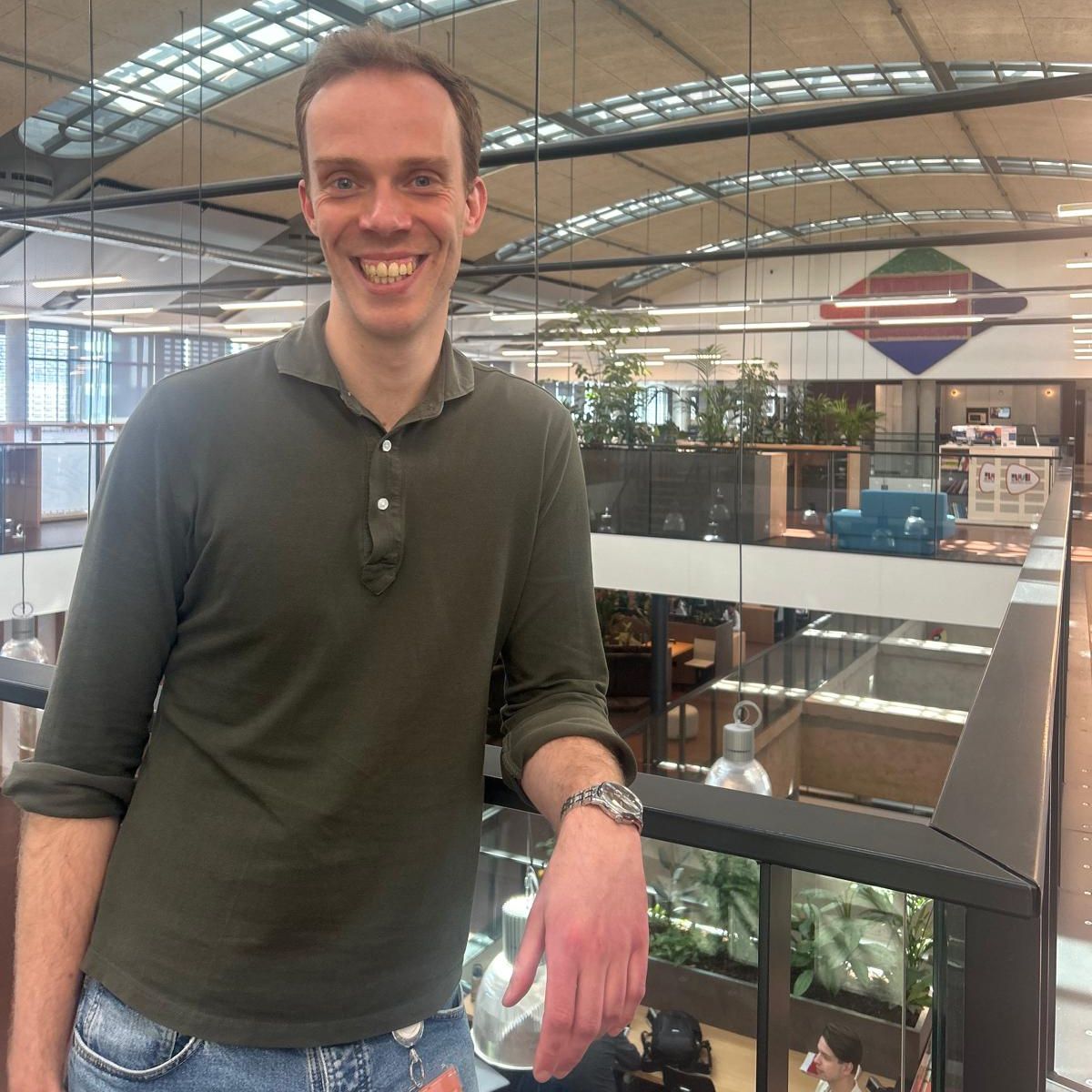 Grensverleggend met Mendix bij PostNL!

Sinds een half jaar ben ik als recruiter actief voor de Mendix-community binnen PostNL  – een club waar innovatie, samenwerking en impact centraal staan.
Wat deze rol zo tof maakt? Engineers zoals Mark, die met hun werk echt het verschil maken.

In zijn nieuwste artikel vertelt Mark hoe Spring GDS Nederland Mendix inzet om internationale pakketstromen slimmer te laten verlopen. Zeker het lezen waard!

Benieuwd naar hoe Mendix het verschil maakt bij PostNL?

#Mendix #PostNL #SpringGDS #TechWithImpact #Recruitment #LowCode #WerkenbijPostNL