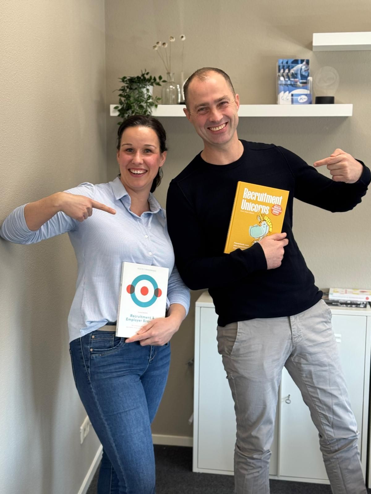 🔥 Let's go! 🔥

Goos en Michelle, één missie: recruitment, de employee journey en employer branding versterken én in onze samenwerking laten groeien. 

Voor OFGV | Omgevingsdienst Flevoland & Gooi en Vechtstreek willen wij toptalent aantrekken én behouden. Wij gaan ervoor! 

Met frisse ideeën, strategische inzichten en een flinke dosis energie 🚀 

Uiteraard blijven ook wij ons verdiepen ➡️ #leesvoer 

PS. Hebben jullie nog ander leesvoer aan te bevelen? 

#RecruitmentUnicorns #Branding #Teamwork