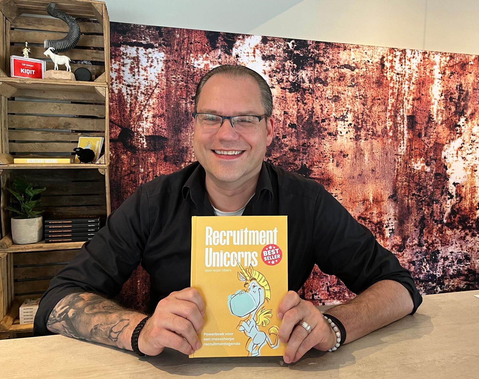 Gefeliciteerd Arjan Elbers met de eerste prijs voor het beste recruitmentboek Recruitment Unicorns. 🥇🦄
Trots dat ik een van de unicorns ben die geïnterviewd is. 
Een boek waar die je als recruiter of recruitment specialist zeker moet lezen. 

#recruitment #recruitmentunicorns #dhlexpress #leestip