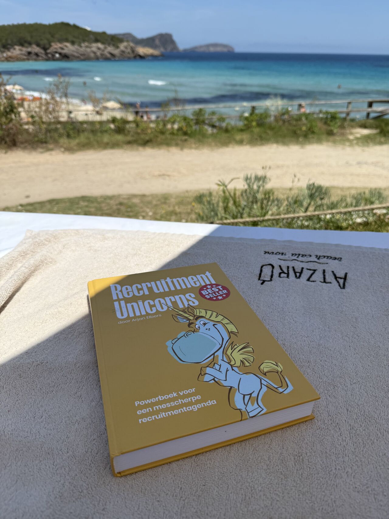 Vandaag is een goede dag om aan een nieuw boek te beginnen! 📖

De instructies lukken niet allemaal….. want ik heb deze spot al vaker bezocht (sorry Arjan Elbers), maar met het geluid van de zee op de achtergrond, een zacht briesje en een heerlijk bedje, is dit een prima plek om aan deze best seller te beginnen 🌊☀️

#recruitmentunicorns #lezen #recruitment #Ibiza #persoonlijkeontwikkeling #ontspanning
