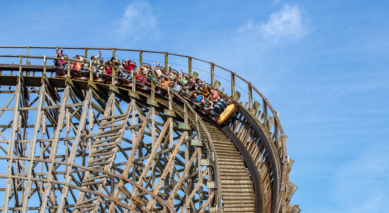 🎢 Troy Coaster Challenge voor het goede doel – help jij mee? 💛
Op 24 en 25 mei doe ik mee aan de Troy Coaster Challenge in Toverland (NL), een unieke uitdaging waarbij we zo vaak mogelijk in één van Europa’s snelste houten achtbanen gaan – en dat 24 uur lang!
Ik doe dit niet alleen voor de kick, maar vooral om mijn overleden vriend Jonas Casters te eren. Zijn kracht en moed blijven me inspireren. Tegelijkertijd steun ik een prachtig initiatief: Stichting Jade – een organisatie die zich inzet voor kinderen met kanker en hun ouders, zodat zij in een moeilijke periode de zorg, steun en ontspanning krijgen die ze verdienen.
🙏 Wil jij helpen? Ga dan naar deze link:
 👉 https://lnkd.in/e9vfi_Ex
 Klik daar op "doneren" naast mijn naam – elke bijdrage, groot of klein, maakt een verschil!
Alvast ontzettend bedankt voor je steun! 💛
#TroyCoasterChallenge #StichtingJade #GoedeDoel #SteunKinderenMetKanker #InHerinneringAanJonas #DoneerNu #Toverland