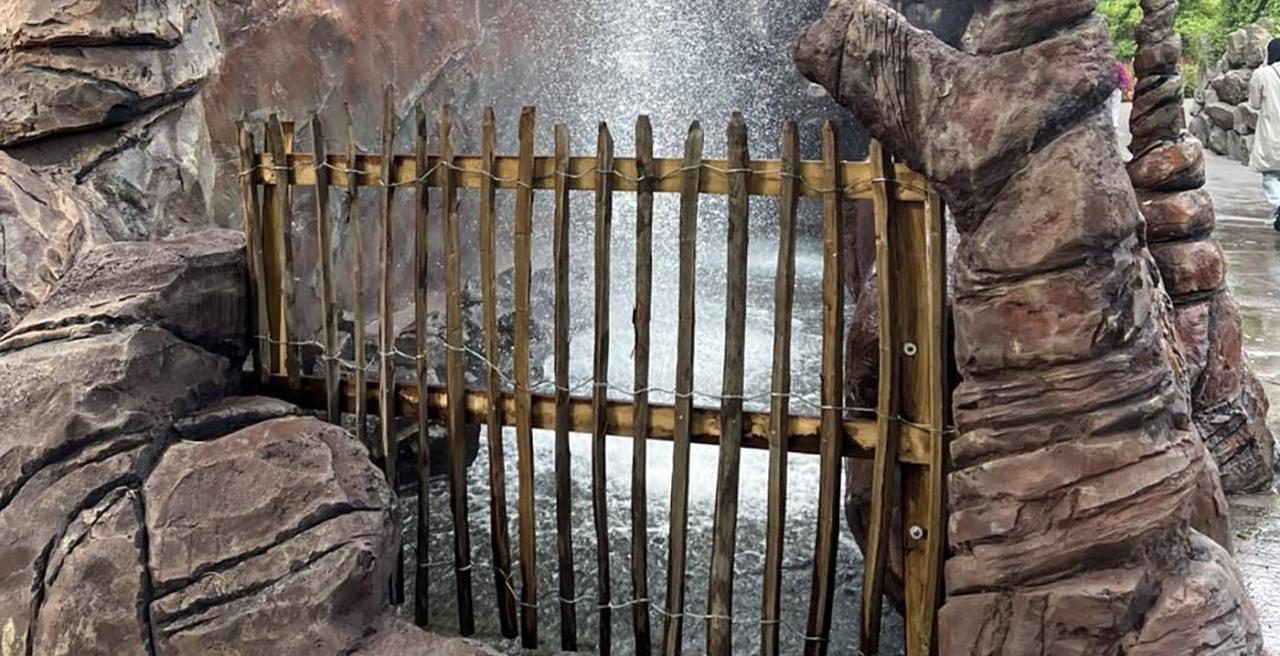 #Toverland-bezoekers mogen niet meer onder de waterval gaan staan... 💧 
https://lnkd.in/ezWPeXsm