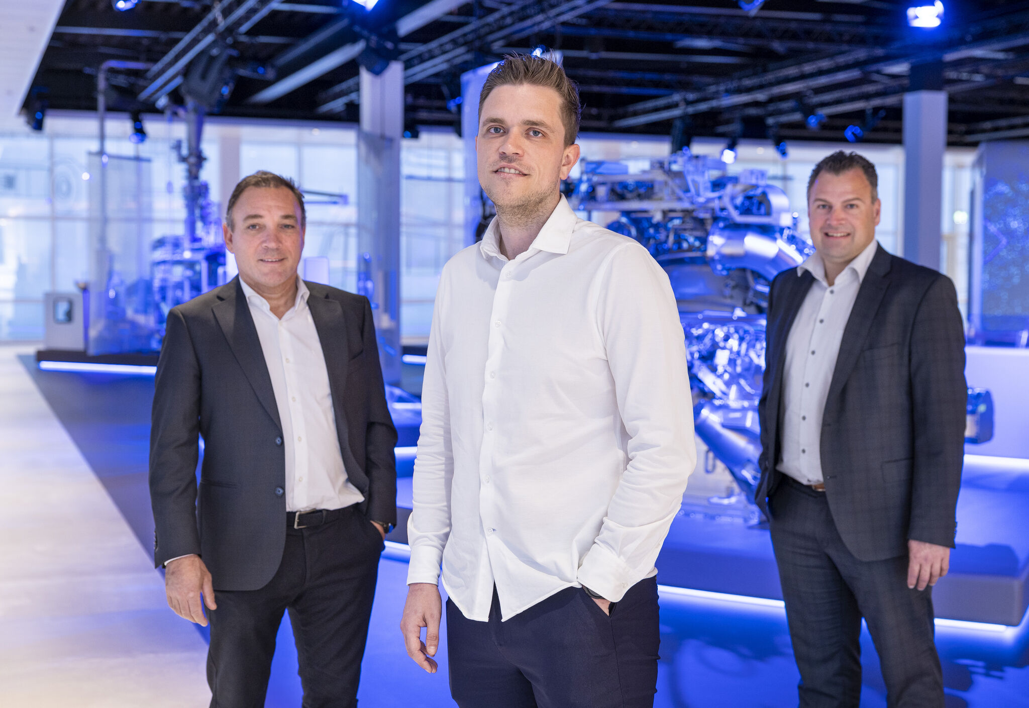 Inkoop speelt een cruciale rol in onze groei en innovatie. Met ons eigen Inkoop Expertisecentrum tillen we inkoop naar een hoger niveau: van strategische keuzes tot duurzame ketenoptimalisatie. 

Het Inkoop Expertisecentrum richt zich o.a. op: 
 ✅ Competentieontwikkeling (o.a. door de VDL Inkoop Academie en interne kennisessies) 
 ✅ Kenniscentrum voor en door VDL-bedrijven 
 ✅ E-procurement
 ✅ Governance & compliance 

Jacky Huijerjans, manager purchasing and projects bij VDL Assembly spreekt met enthousiasme over het Inkoop Expertise centrum. Hij en een van zijn directe inkoopcollega's volgden beide een van de leergangen van de VDL Inkoop Academie. De opgedane kennis van bijvoorbeeld strategisch kostenmanagement en leveranciersselectie is direct toepasbaar. “Qua inkoopprofessionaliteit heb ik een grote slag gemaakt. Ook de kennissessies waarin inkopers van verschillende VDL-bedrijven bij elkaar komen om van elkaar te leren zijn zeer nuttig. Want waarom het wiel uitvinden, als het al bestaat?"

👉 Wil jij bijdragen aan toekomstgerichte inkoop binnen een industrieel familiebedrijf? Check onze vacatures: https://lnkd.in/ekBxg2hQ

#VDLGroep #inkoop #supplychain #krachtdoorsamenwerking #innovatie #werkenbijvdl
