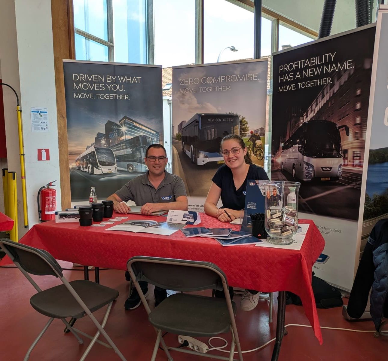 Na een geslaagde Student@VDL gaan wij vandaag zelf naar de studenten.

Je kan VDL Bus Roeselare vandaag vinden op de Job- en stagebeurs van VIVES autotechnologie in Kortrijk.

Wij zijn nog steeds op zoek naar verschillende profielen. Heb je interesse om mee te werken aan onze innovatieve elektrische bus? 
Neem gerust een kijkje op www.werkenbijvdl.be

#werkenbijvdl #VDL #krachtdoorsamenwerking