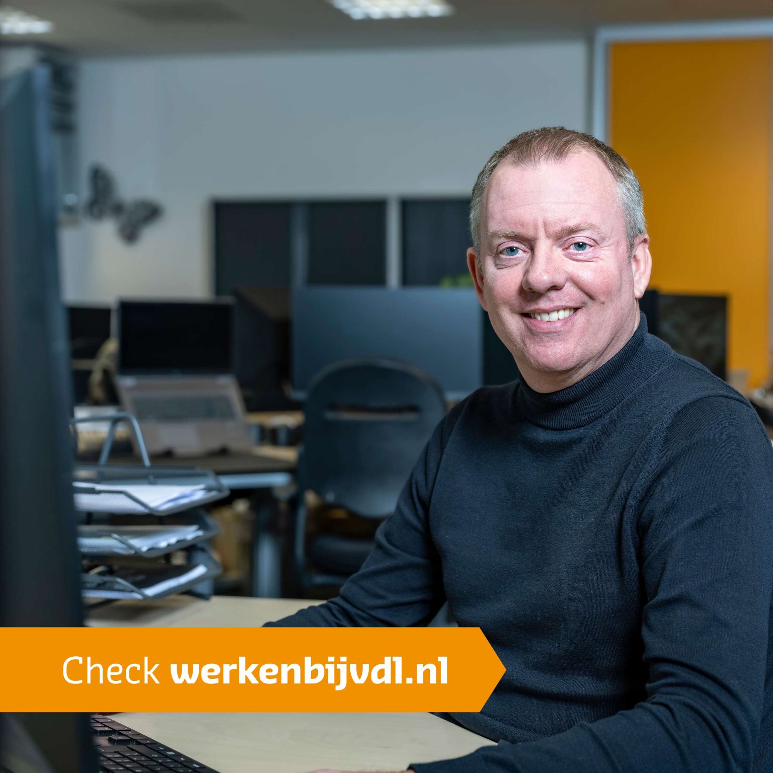 𝗠𝗮𝗮𝗸 𝗸𝗲𝗻𝗻𝗶𝘀 𝗺𝗲𝘁... 𝗥𝗶𝗰𝗵𝗮𝗿𝗱 𝘃𝗮𝗻 𝗱𝗲𝗿 𝗦𝗽𝗮𝗮𝗻
Al jarenlang is hij één van de vaste gezichten op de afdeling Inkoop. Richard van der Spaan is inmiddels vergroeit met VDL TBP Electronics en denkt zeker nog niet aan stoppen. Een job-hopper is hij nooit geweest, hij voelt zich goed in ons familiebedrijf en daarom zet hij zich iedere dag weer voor de volle 100% in.

Lees hier het volledige interview met Richard: https://lnkd.in/eAKpaAWs

#werkenbijvdl #vdlgroep #vdltbpelectronics #inkoop