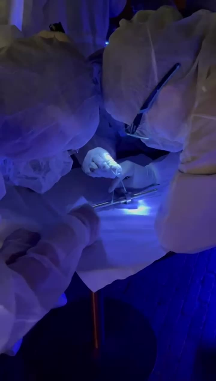TechFunDay
Dag 1 op 22 augustus 
Sint-Lukas Eindhoven 
Jongeren onderzoekers gekleed als cleanroom personeel m.b.v. UV lampen op jacht naar partikels!!!
Enthousiasme, samenwerking, clean room processen...
dat is ontdekkingsreis vol verassingen. 
partcle hunting was groot succes!!!
Ik heb genoten! leerlingen ook!
We gaan door naar TechFunDay dag 2!!!
Tot snel alweer.
#TechFunDay #werkenbijvdl #cleanroom #techniekpromotie #vdletg