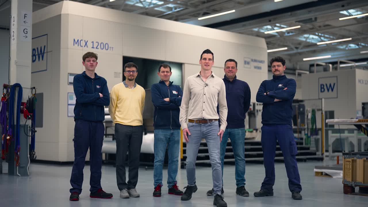 Als factory engineer is Henry betrokken van tekening tot eindproduct. Samen met collega’s van verschillende afdelingen ontwikkelt en produceert hij onderdelen en componenten voor de hightech industrie. Het leukste aan zijn werk? Dat wat niet maakbaar lijkt, toch maakbaar zien te krijgen.⚙️ 

Samen de toekomst maken. Dat is de kracht van VDL. 💪 

👉 Ontdek meer op www.werkenbijvdl.nl 
  
#werkenbijvdl #dekrachtvanvdl #krachtdoorsamenwerking #employerbranding
