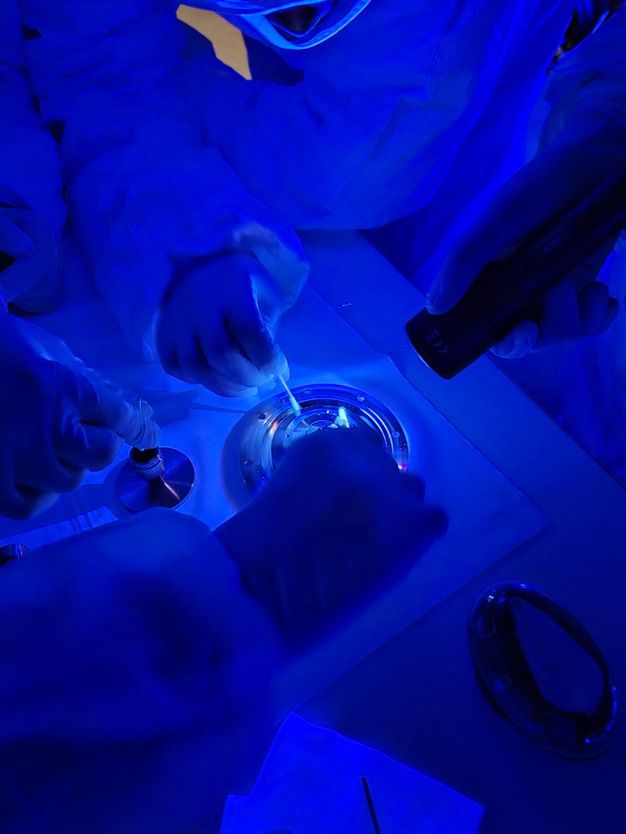 TechFunDay 
locatie Parmant in Eindhoven
particle hunting is begonnen!!
met Benjamin A. Romero 
Enthousiasme op de hoogte niveau 
Techniekpromotie doe je met je HART
#werkenbijVDL #VDLETG #VDLgroep #cleanroom #Techniekpromotie 